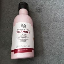 Image of NEW The Body Shop Vitamin E Cream Cleaner 250ml - Original Formula