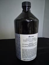 Image of Davines Alchemic Silver Shampoo 1000ml – Neutralises Yellow Tones Blonde Grey