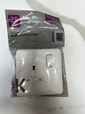 Image of 10 Knightsbridge Matt White Screwless Switched Sockets 13A 230V RRP £12.99 each