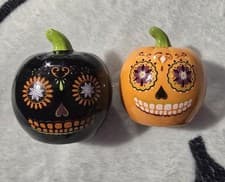 Image of Cracker Barrel Halloween Sugar Skull Day Dead Pumpkin Salt and Pepper Shakers(2)