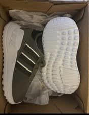 Image of BNIB Little Boys Adidas Swift Run Knit Trainers Size 4 Infant EU 20 Black Grey