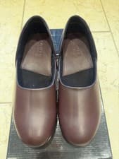 Image of Drapers of Glastonbury Men’s Leather Slipper. Size 7 Wine Colour BNWT
