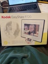 Image of Kodak EasyShare P720 Digital Photo Frame 7" with Quick Touch Border