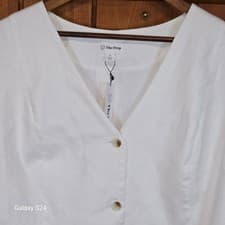 Image of The Drop White Sleeveless V Neck Button Front Linen Blend Top Plus Size 3X
