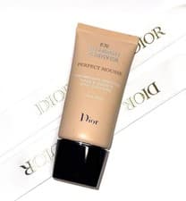 Image of Dior Diorskin Forever Perfect Mousse Perfect Matte Weightless Foundation 030