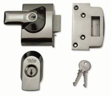 Image of (99) Yale British Standard Nightlatch, 40mm, Chrome, P-BS2-CH-CH-40, New