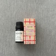 Image of NEOM Christmas Wish essential oil blend mandarin cinnamon tonka bean 10ml BNIB