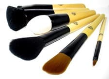 Image of W7 Brush with quality fibres for great coverage World Wide Free Postage