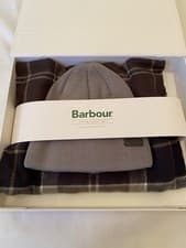 Image of Barbour Mens Swinton Beanie & Galingale Scarf Gift Set New