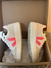 Image of Veja Trainers women’s V-10 Rare.