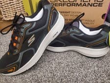 Image of mens skechers trainers size 8