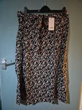 Image of BNWT Long Tall Sally Size 14 Tall Black Floral Knee Length Skirt (212/v)