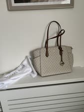 Image of Michael Kors Tote Bag Marylin Medium Tote New With Tags