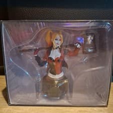 Image of Harley Quinn Bust Statue