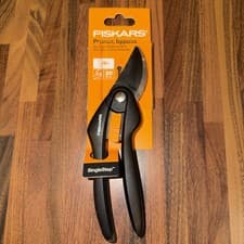 Image of Fiskars P26 208mm SingleStep Bypass Pruner Secateurs Gardening