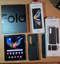 Image of Samsung Galaxy Z Fold4 SM-F936B/DS - 256GB - Excellent condtion - Black