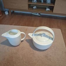 Image of Maxwell & Williams Cashmere White China Tea Pot & Milk jug Modern 26fl oz