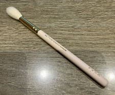 Image of ZOEVA - 134 Luxe Detail Powder Fusion Makeup Brush - Highlighter Brush - New