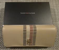 Image of Tommy Hilfiger - Women's Clutch Wallet (Beige) *NEW & GENUINE*