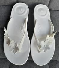 Image of Fitflop Iqushion Floral size 4/37 urban white flip flops sandals bnwt in box