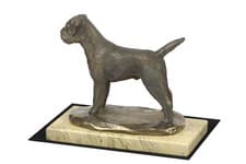 Image of Border Terrier statuette on a sandy stone Art-Dog