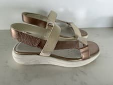 Image of Geox Respira Women's D Spherica Ec5w A Comfort  Cream/Dk Skin Size 10US/40EU