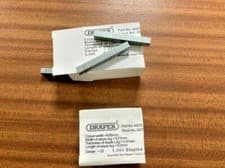 Image of DRAPER 8.85MM GALVANISED STEEL STAPLES 0.73MM WIDTH 0.47MM THICK TWO LENGTHS