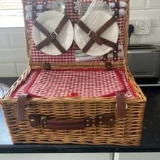 Image of 4 Person Picnic Basket Brand New