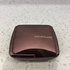 Image of Hourglass Ambient Lighting Finishing Powder