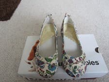 Image of BNIB HUSH PUPPIES UK SIZE 3 JANESSA CREAM/MULTI FLORAL FLAT SHOES