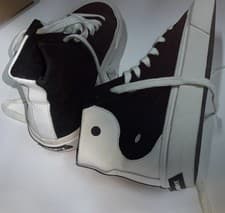 Image of Straye Yin Yang Sneakers Black White Suede Women’s 8.5 New In Box