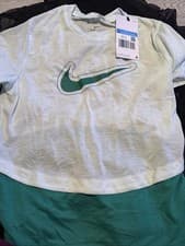 Image of Nike Girls Green T-shirt Size Medium Brand New with Tags