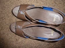 Image of NEW Clarks Smokey Brown Pat Patent Strapy Sandals Ollow Web Size 5 1/2 D 39 UK
