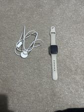 Image of Apple Watch SE 2022 (2nd Gen) LTE 40mm Starlight Case and Band - MNPH3B/A