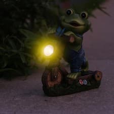 Image of Solar Powered Green Frog Statue with Solar Light Frog Figurine for Party
