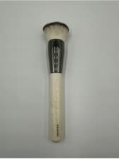 Image of Chantecaille Buff And Blur Brush
