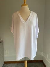 Image of NEW White V-Neck Women's Short Sleeve Top Relaxed Fit Lightweight Summer