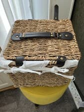 Image of Wicker basket with handle and lining 27x23x21cm approx (see description)