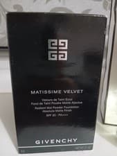 Image of Givenchy Matissime Velvet Powder Foundation 04 Matt Beige SPF 30