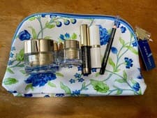 Image of Estée Lauder Re-Nutriv Ultimate Diamond gift set with bag