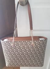 Image of STUNNING DKNY CLASSIC BROWN LOGO GOLD BRASSWARE VERONICA MEDIUM TOTE BAG NEW
