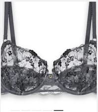 Image of Triumph Sensual Spotlight Under Wired Bra and 2 Pairs Of Brief Set New With Tags