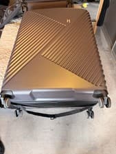 Image of It XL Lightweight 8-Wheel Suitcase