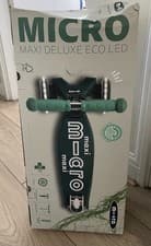 Image of Micro Maxi Deluxe Scooter - Eco LED - Green