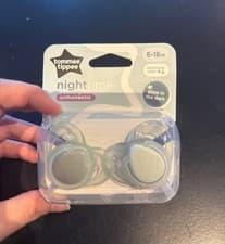 Image of Tommee Tippee Night Time Soothers 2 Pack 6- 18 Months Night Time Orthodontic