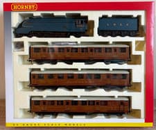 Image of Hornby R 2888M The Flying Scotsman "Kingfisher" Train Pack 00 Gauge