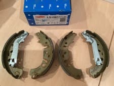 Image of DELPHI VAUXHALL ADAM CORSA D E FIAT GRANDE PUNTO REAR BRAKE SHOE SET LS1981