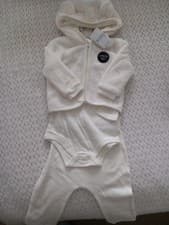 Image of Baby Unisex Pyjamas 3 piece Set In Size 3-6 Months BNWTS