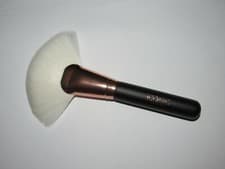 Image of ICONIC LONDON FAN BRUSH 