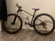Image of TREK Marlin 4 Gen 2 , NEW *RODE ONCE* BLACK FRAME, cup holster. PRISTINE BREAKS